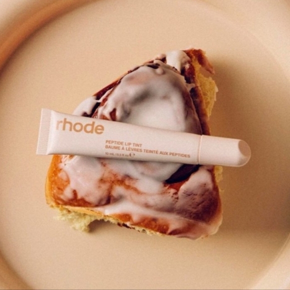 RHODE Peptide Lip Tint Cinnamon Roll - Picture 1 of 3